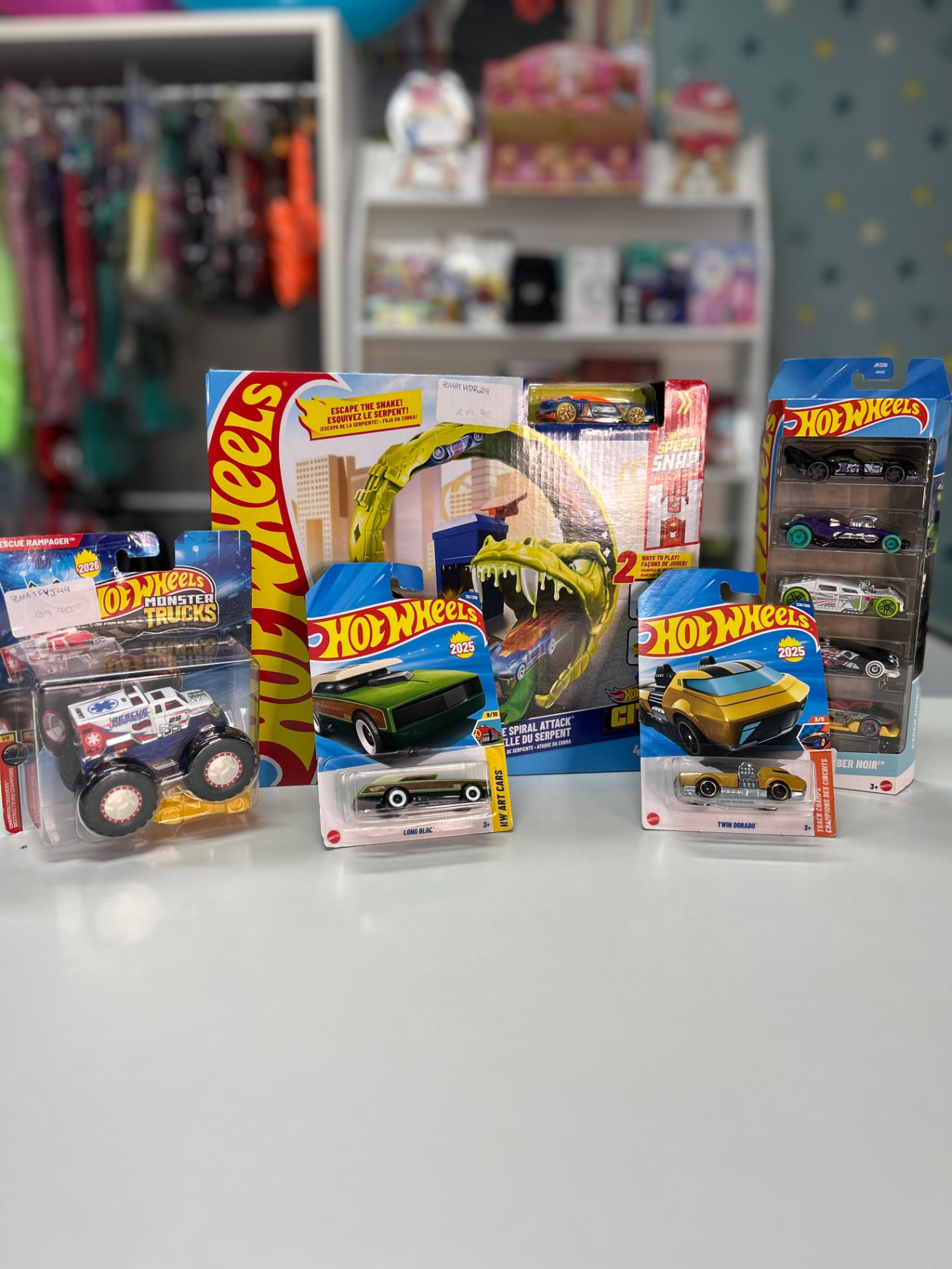 Coleção de Carrinhos e Pista Spiral Attack
